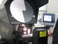 Optical comparator 